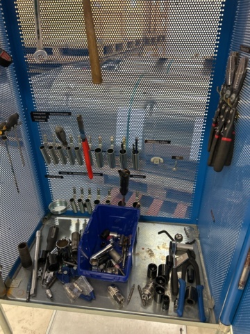 1363372-16 Verktygsvagnar 2 st med innehåll