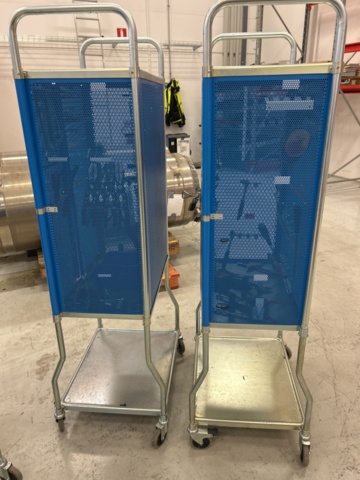 1363372-15 Verktygsvagnar 2 st med innehåll