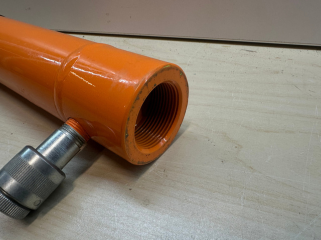 1427420-4 Tryckcylinder 11 Ton