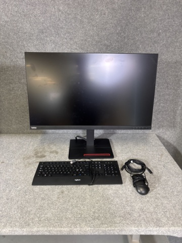 1420839-1 Lenovo skärm, Logitech tangentbord, mus samt USB C sladd