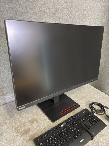 1420839-2 Lenovo skärm, Logitech tangentbord, mus samt USB C sladd