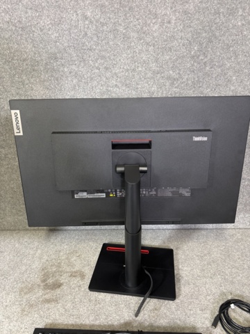 1420839-3 Lenovo skärm, Logitech tangentbord, mus samt USB C sladd