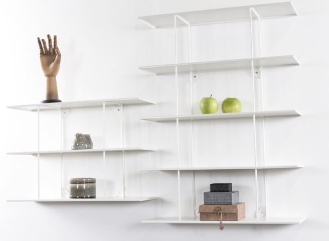 1429341-1 Vit hylla i metall