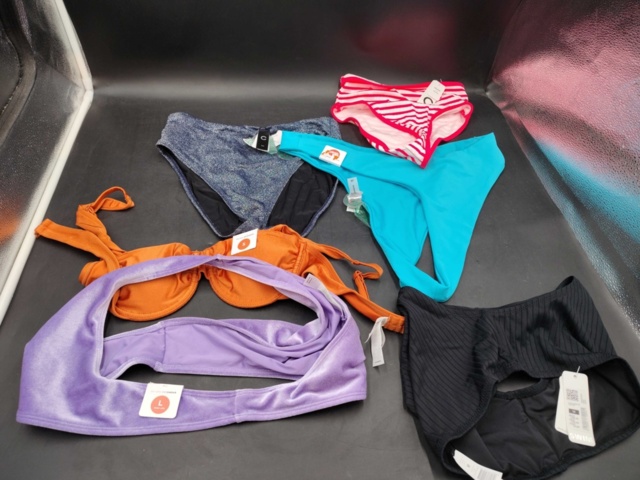 1411177-1 Badplagg 160 st – Blandade modeller, olika färger och storlekar