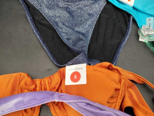 1411177-3 Badplagg 160 st – Blandade modeller, olika färger och storlekar