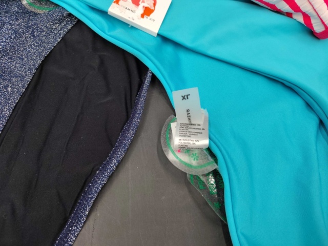 1411177-6 Badplagg 160 st – Blandade modeller, olika färger och storlekar