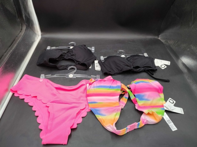 1411180-1 Swimwear 147 pcs – Mixed models, different colors and sizes