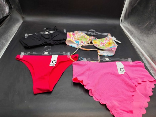 1411180-6 Swimwear 147 pcs – Mixed models, different colors and sizes