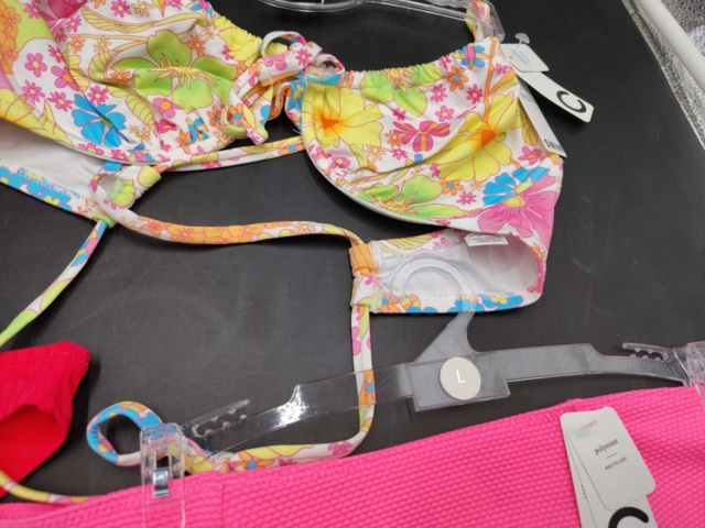 1411180-7 Swimwear 147 pcs – Mixed models, different colors and sizes