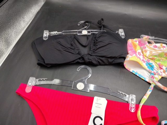 1411180-8 Swimwear 147 pcs – Mixed models, different colors and sizes