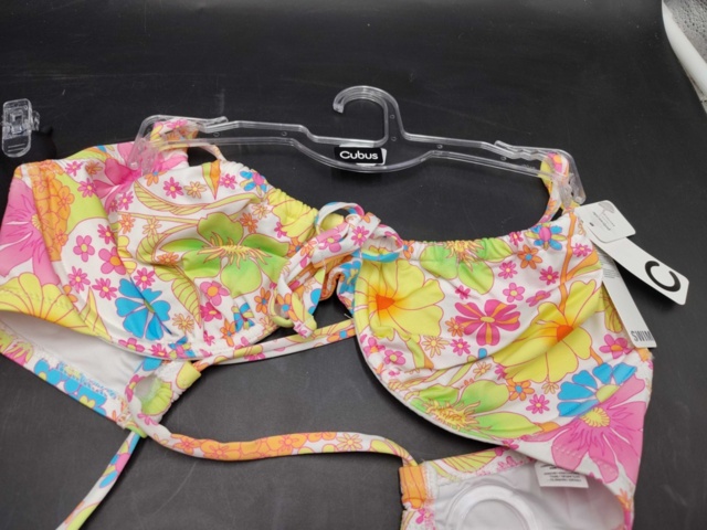 1411180-9 Swimwear 147 pcs – Mixed models, different colors and sizes