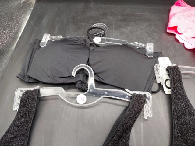 1411180-12 Swimwear 147 pcs – Mixed models, different colors and sizes