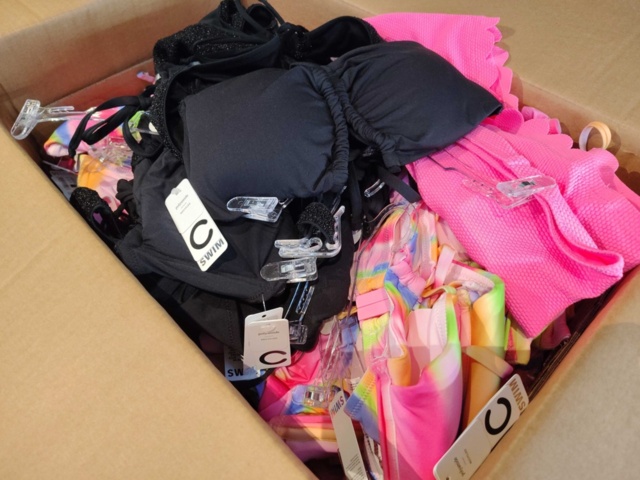 1411180-14 Swimwear 147 pcs – Mixed models, different colors and sizes