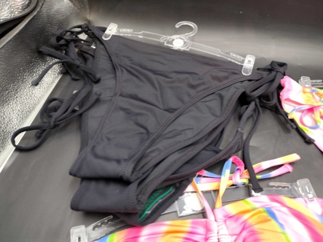 1411184-4 Swimwear 58 pcs – Mixed models, different colors and sizes