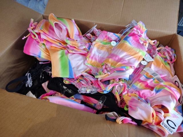 1411184-7 Swimwear 58 pcs – Mixed models, different colors and sizes