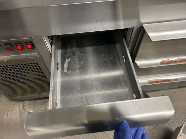 1423306-11 Rostfri kylbänk med ränna och 9 lådor