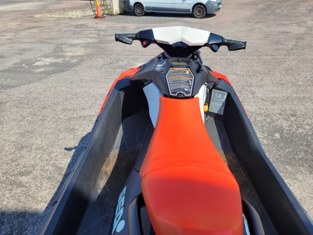 1364487-8 Jet ski Seadoo Spark 90