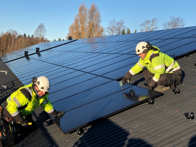1429656-1 Solcellspaket med 8 kW Afore växelriktare, Suntech 420W helsvartapaneler samt montagetillbehör