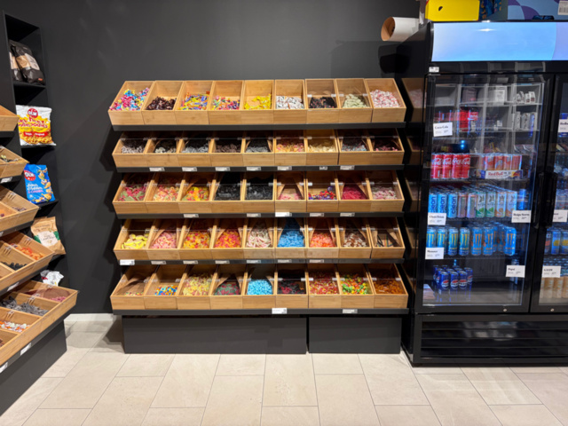 1410702-3 Lösgodishyllor inkl lösgodis