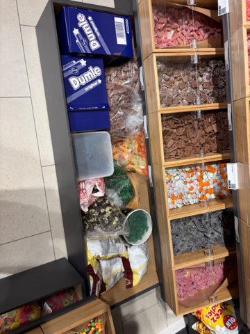 1410702-8 Lösgodishyllor inkl lösgodis