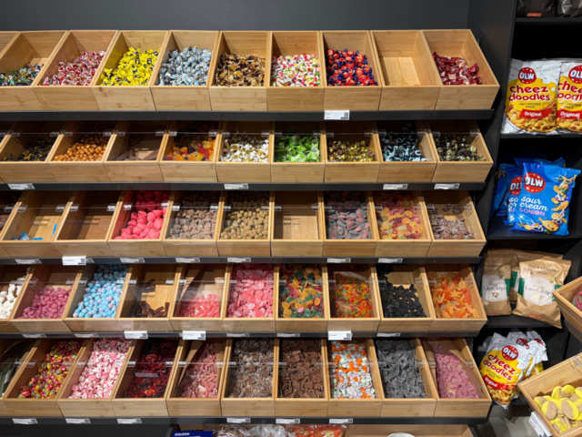 1410702-9 Lösgodishyllor inkl lösgodis