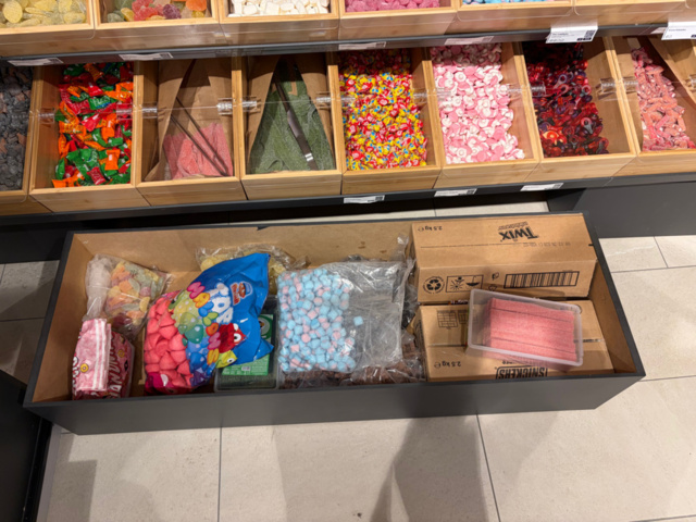 1410702-10 Lösgodishyllor inkl lösgodis