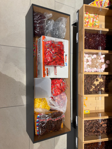 1410702-12 Lösgodishyllor inkl lösgodis