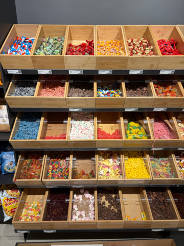 1410702-13 Lösgodishyllor inkl lösgodis