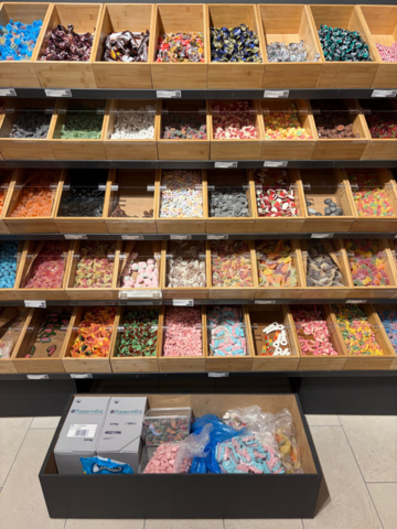 1410702-16 Lösgodishyllor inkl lösgodis