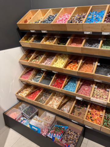 1410702-17 Lösgodishyllor inkl lösgodis