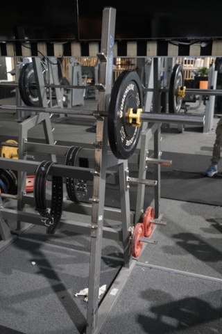 1403935-3 Bench press station with bar and weights