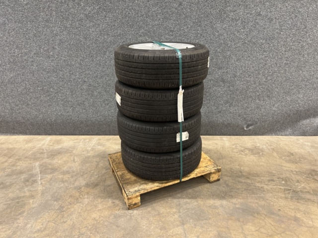 1429812-2 4 st Kompletta hjul till Volvo V90 med sommardäck 225/55 R17 97V