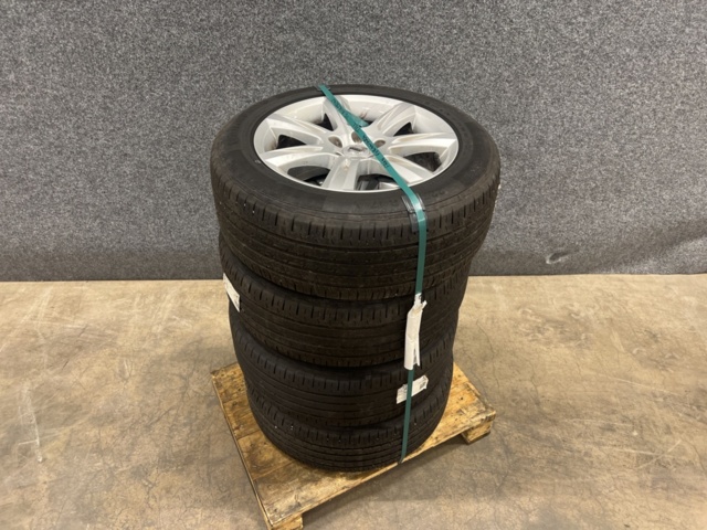 1429812-1 4 st Kompletta hjul till Volvo V90 med sommardäck 225/55 R17 97V