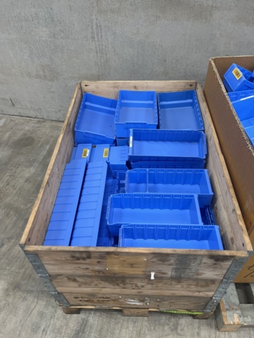 1429811-2 Större sortiment med plastbackar