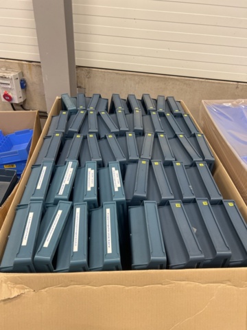 1429811-5 Större sortiment med plastbackar