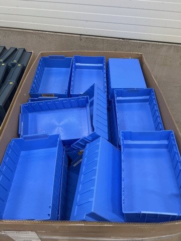 1429811-6 Större sortiment med plastbackar