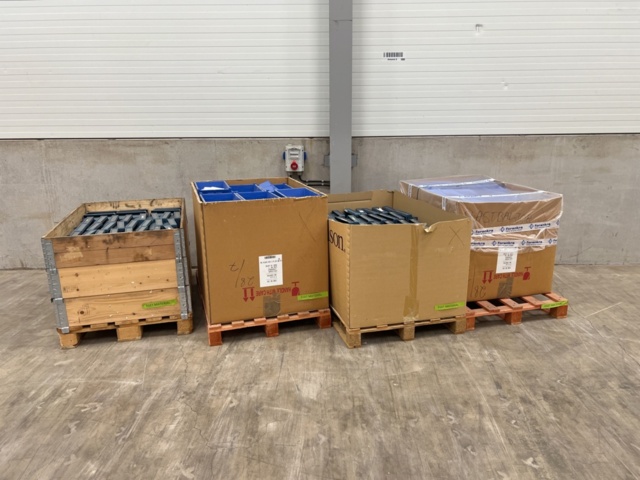 1429814-1 Större sortiment med plastbackar