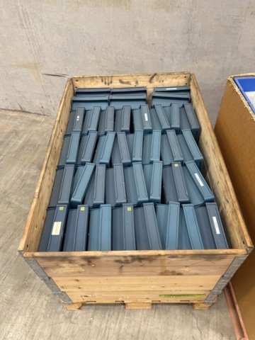 1429814-2 Större sortiment med plastbackar