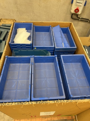 1429814-3 Större sortiment med plastbackar