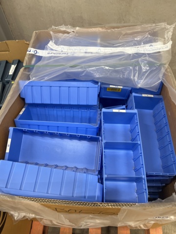 1429814-5 Större sortiment med plastbackar