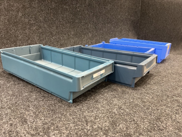 1429814-7 Större sortiment med plastbackar