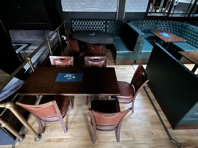 1430166-2 Stort restaurangmöblemang - soffor, stolar, bord