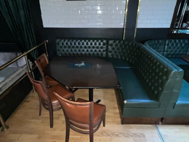 1430166-3 Stort restaurangmöblemang - soffor, stolar, bord