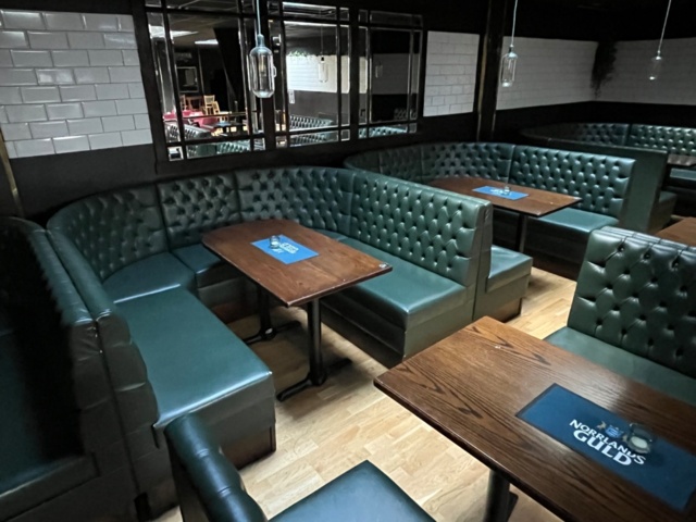 1430166-4 Stort restaurangmöblemang - soffor, stolar, bord