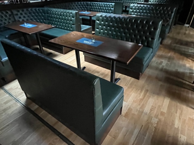 1430166-5 Stort restaurangmöblemang - soffor, stolar, bord