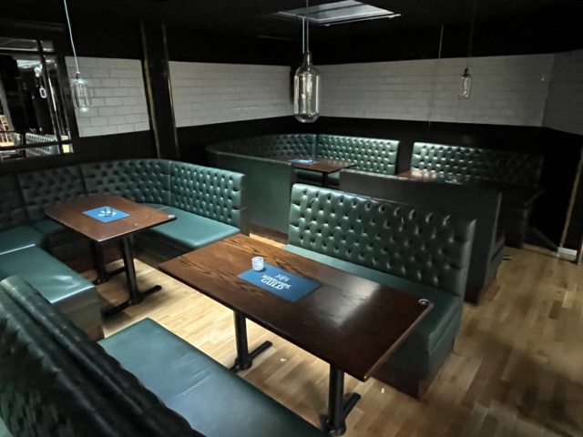 1430166-6 Stort restaurangmöblemang - soffor, stolar, bord