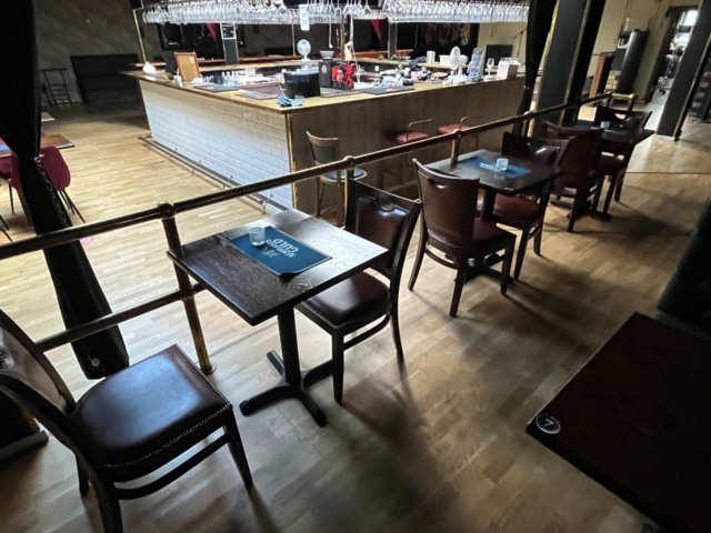 1430166-7 Stort restaurangmöblemang - soffor, stolar, bord