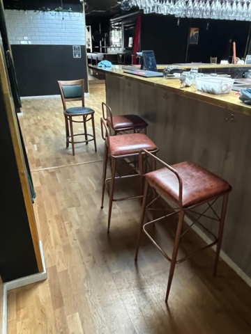 1430166-11 Stort restaurangmöblemang - soffor, stolar, bord