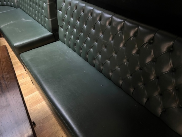 1430166-15 Stort restaurangmöblemang - soffor, stolar, bord