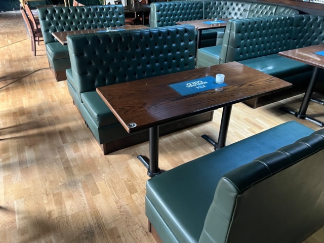 1430166-17 Stort restaurangmöblemang - soffor, stolar, bord